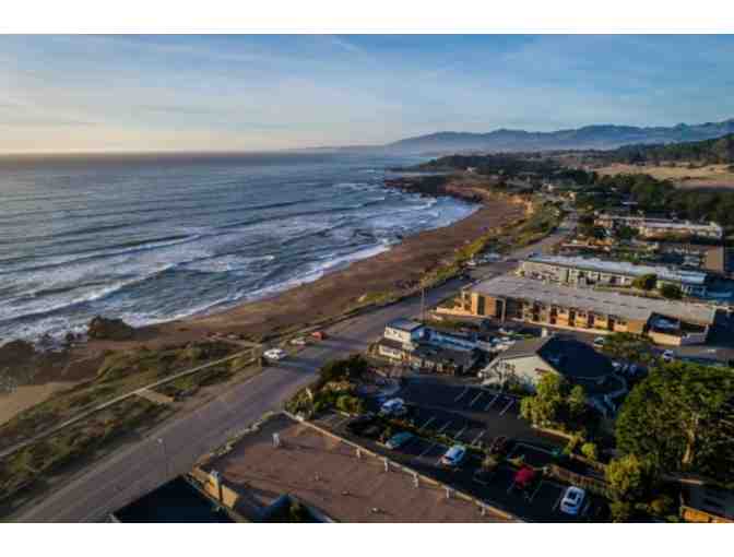 Cambria, CA - Moonstone Landing - Overnight stay in Partial Ocean View King Room