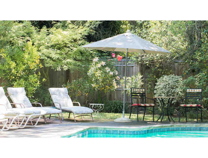 Healdsburg, CA - Camellia Inn - One night stay in Queen room w/ breakfast buffet and more