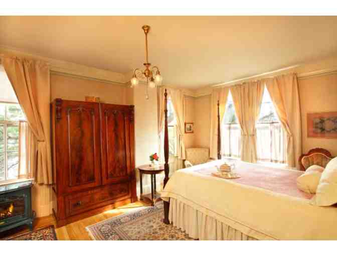 Healdsburg, CA - Camellia Inn - One night stay in Queen room w/ breakfast buffet and more