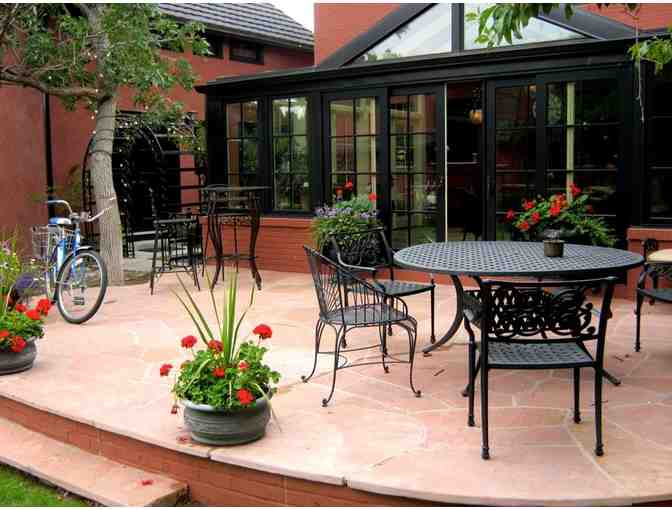 WY, Cody - Chamberlin Inn - two nights in a queen suite