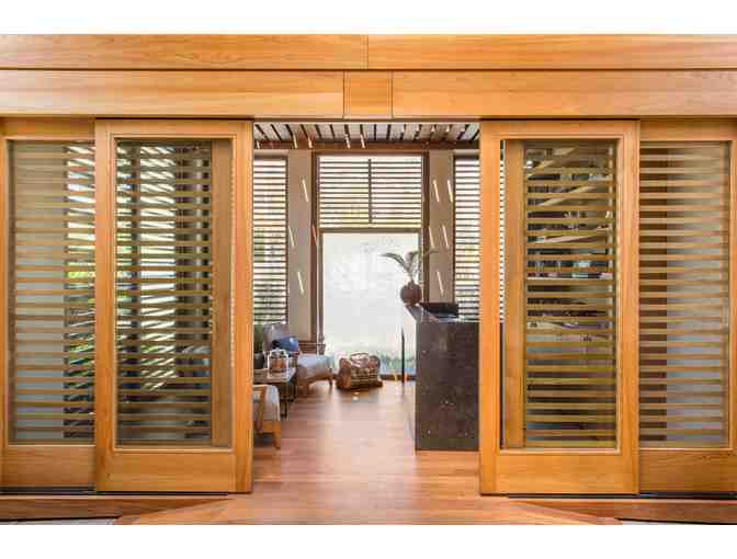 Malibu, CA - Malibu Beach Inn - One night stay in King Premier Front Room & Parking