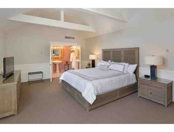 Santa Rosa, CA - Hotel La Rose - one night stay in a king room