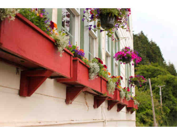 Klamath, CA - Historic Requa Inn - One night stay
