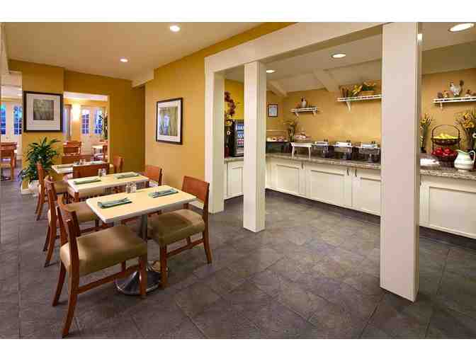 Solvang, CA - Wine Valley Inn & Cottages - 1 nt in Village Tower King Jr.Suite w/ brkfst