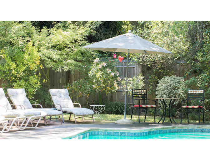 Healdsburg, CA - Camellia Inn - 1 nt in Queen room, breakfast and afternoon refreshments