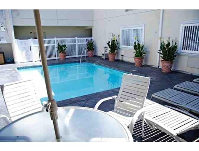 Burbank, CA - Best Western Plus Media Center Inn & Suites - One night in king room
