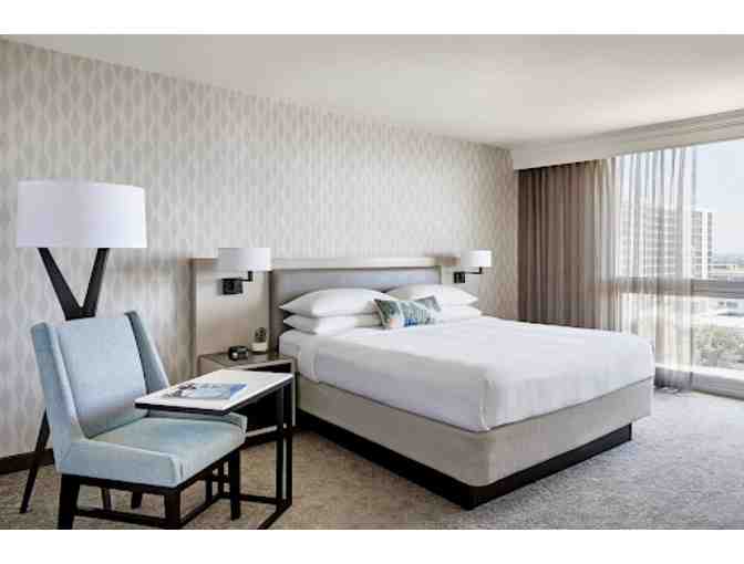 Los Angeles, Ca - Los Angeles Airport Marriott - One Night Stay with Parking - Photo 11