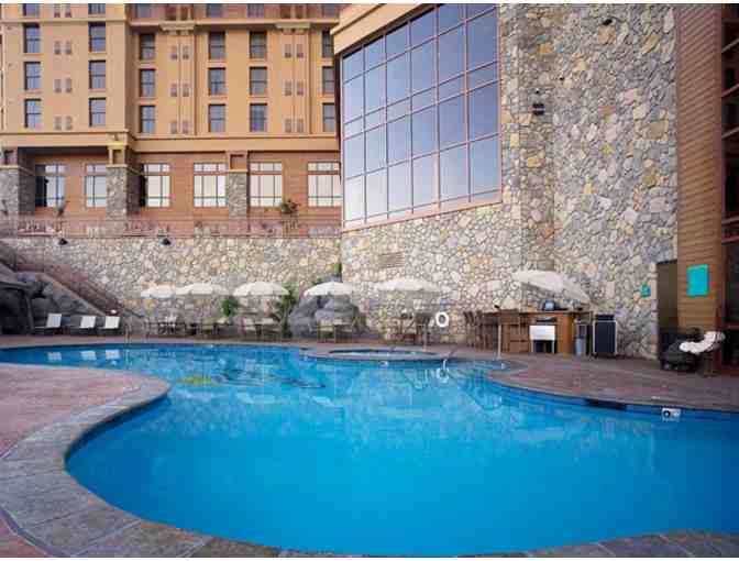 Coarsegold, CA-Chukchansi Gold Resort and Casino-One Nt Stay in Deluxe Room w/Meal-Spa
