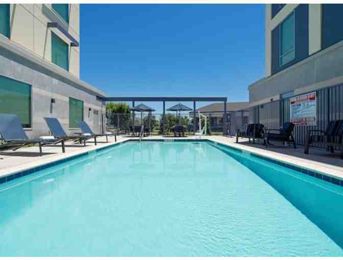 Gilroy, CA - Hampton Inn and Suites Gilroy - One Night Stay with Breakfast