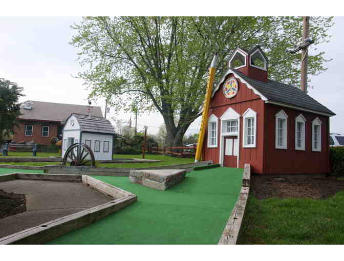 Waltz Golf Farm - 4 Mini Golf Passes