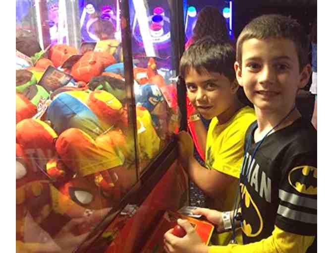 Arnold's Family Fun Center - Gift basket