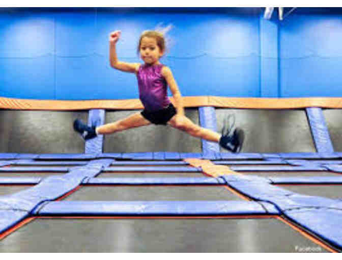 Sky Zone - Five 60-minute Jump Time Passes