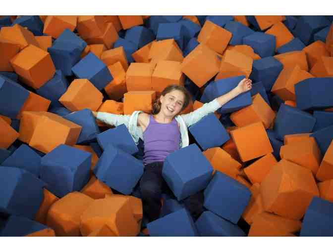 Sky Zone - Five 60-minute Jump Time Passes