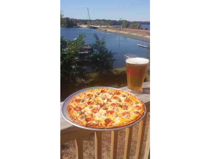 Deck Boat Tour of Lake Wissota for 8 with Beer/Pizza and a Signed Leinenkugel's Paddle!