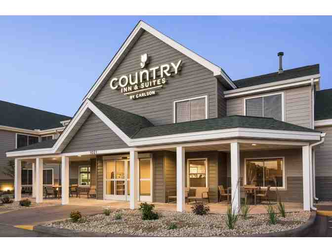 One Night at the Country Inn & Suites in Chippewa Falls, WI