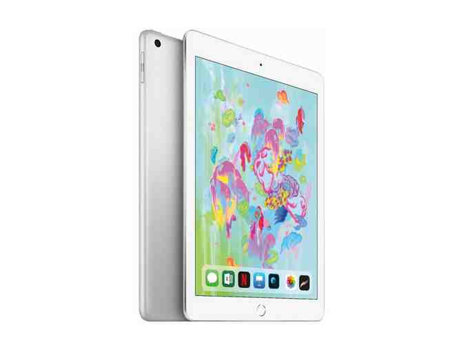 Apple 9.7' iPad (32GB, Wi-Fi Only, Silver)