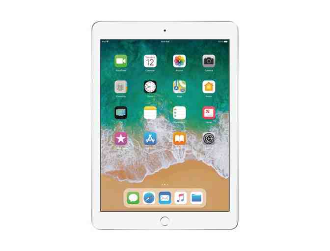 Apple 9.7' iPad (32GB, Wi-Fi Only, Silver)