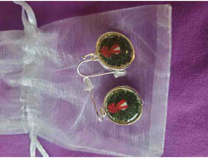 Wreaths across America Gift Tote with Wreath (not shown)