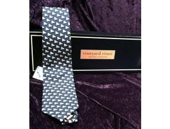 Vineyard Vines??A? -- handmade of 100% imported silk tie