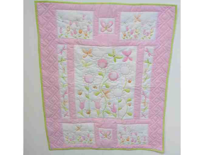 Butterflies and Bees - Hand quilted baby quilt - Photo 1