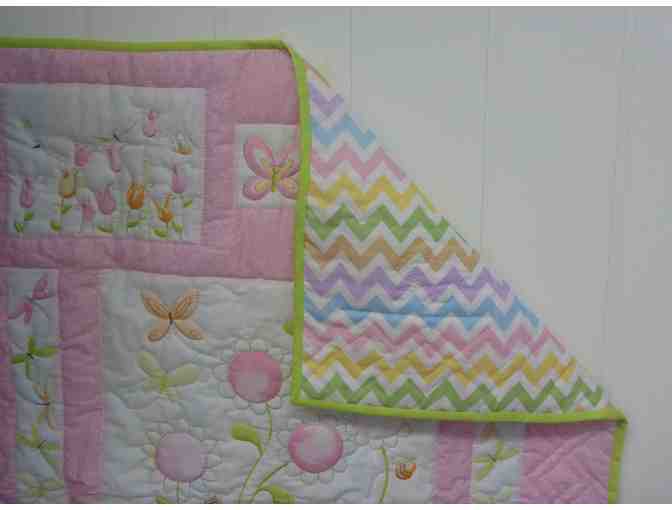 Butterflies and Bees - Hand quilted baby quilt - Photo 2