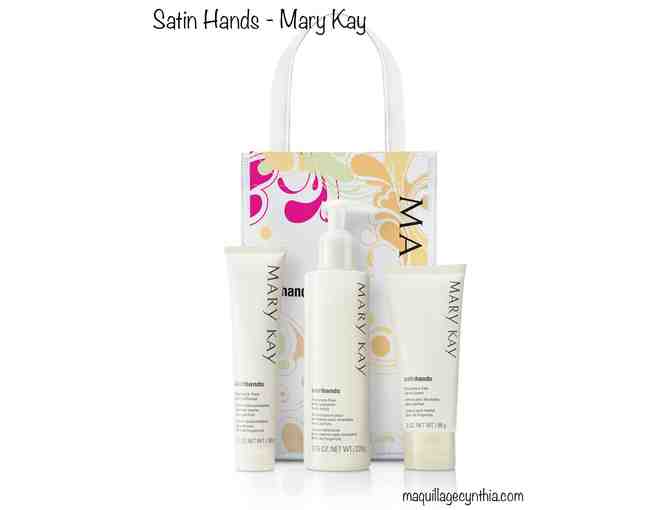 Mary Kay Peach Satin Hands pampering set, Eye color trio, and Lip Crayon