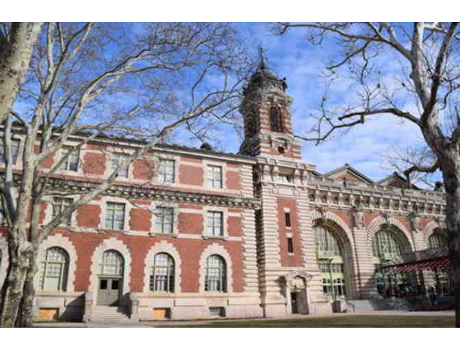 Guided Tour of the Statue of Liberty and Ellis Island (Plus Books & Ferry Rides)