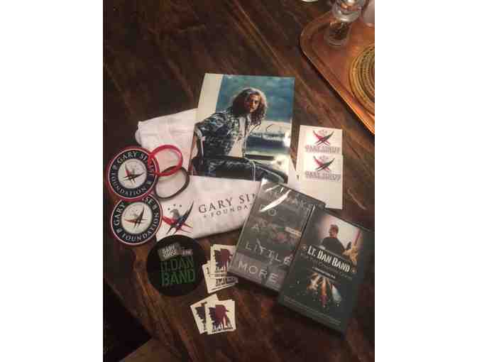 Gary Sinise Donates a Stellar Gift Bag Honoring Our Veterans!  Autographed! - Photo 1