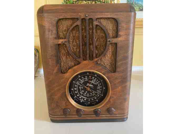 Vintage 1930s Zenith Foreign Broadcast and Long Distance Tombstone Radio