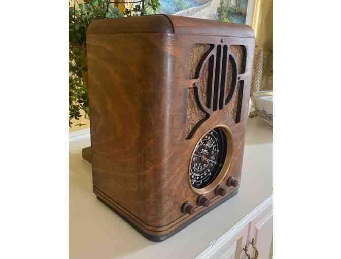 Vintage 1930s Zenith Foreign Broadcast and Long Distance Tombstone Radio