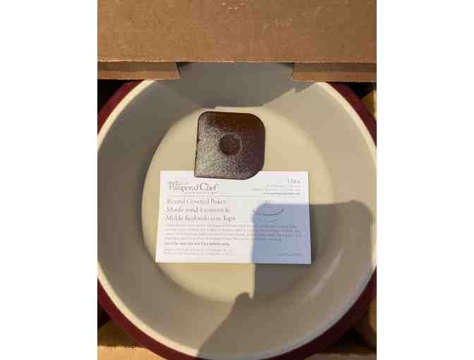 Pampered Chef Stoneware Baker Casserole 6 Cup 1.5 L Round Covered Dish Cranberry