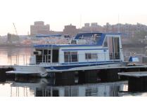 3 day/2 Night Stay on a Houseboat in Boston