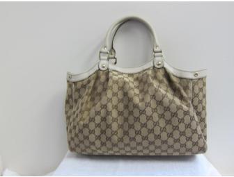 Italian Elegance:Gucci Handbag