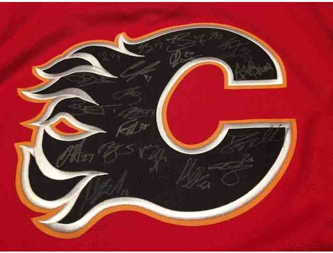 2016-17 TEAM SIGNED CALGARY FLAMES JERSEY
