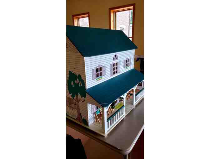 Doll House with furnishings