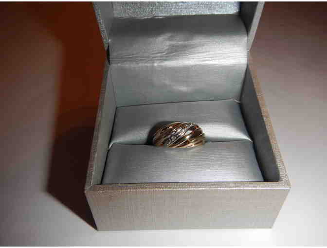 Vintage 10K Gold Ring with diamond chips