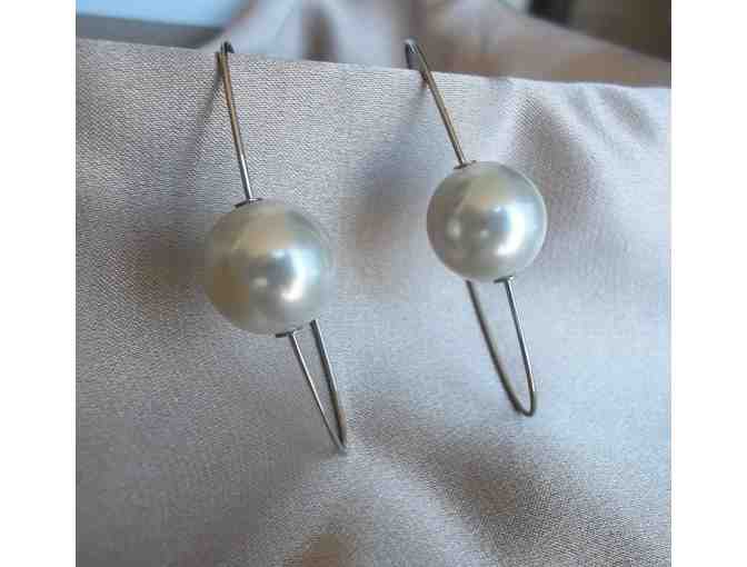 Hanging Pearl Earring