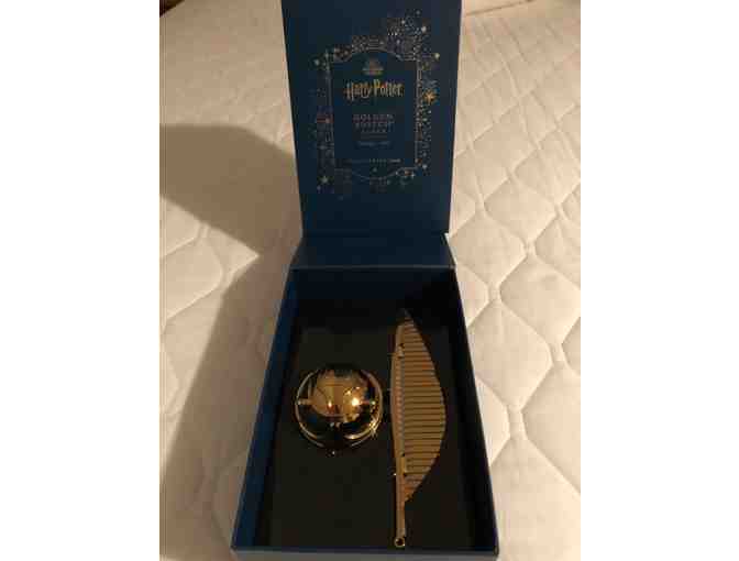 HARRY POTTER GOLDEN SNITCH CLOCK BY POTTERY BARN TEEN