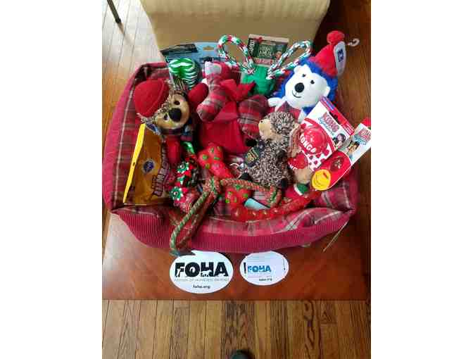 FOHA Holiday Dog Basket - Photo 1