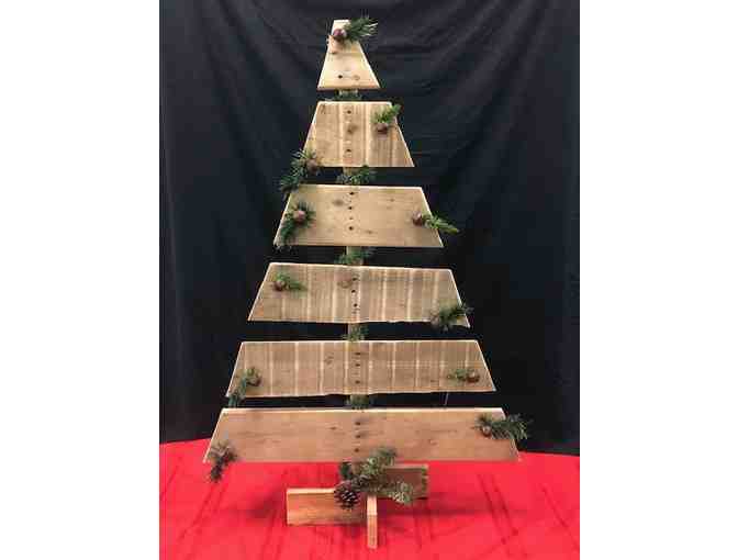 Hand-Crafted Outdoor Pallet Tree