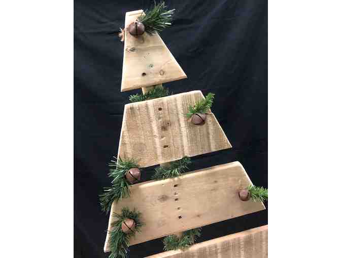 Hand-Crafted Outdoor Pallet Tree