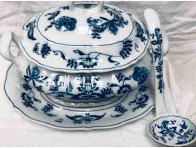 Blue Danube Soup Tureen, 12 Bowls and a Ladle - Photo 1
