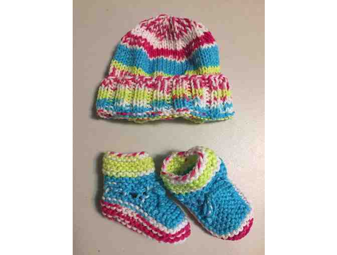 Colorful Baby hat and booties - Photo 1