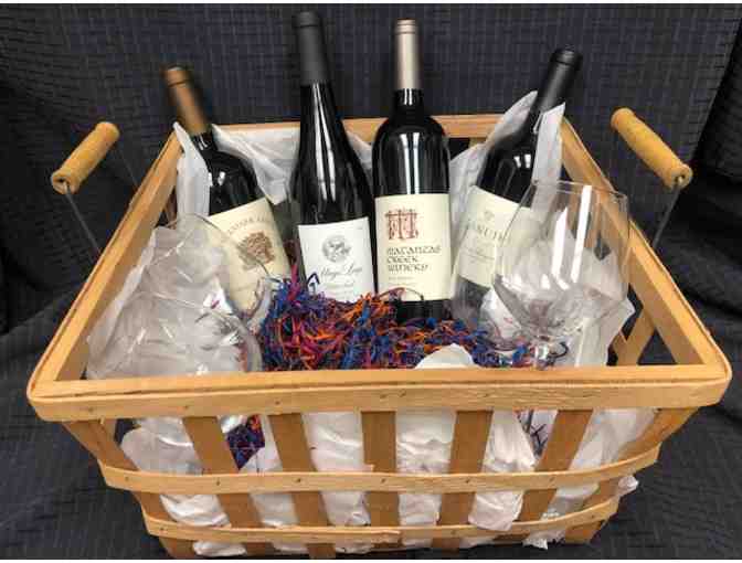 Giftable Wine Basket with 4 Stem Glasses