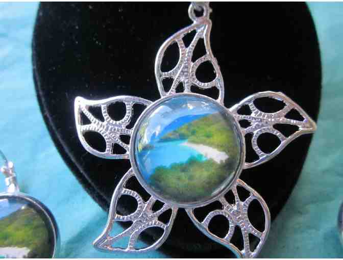 Sterling silver pendant with earrings