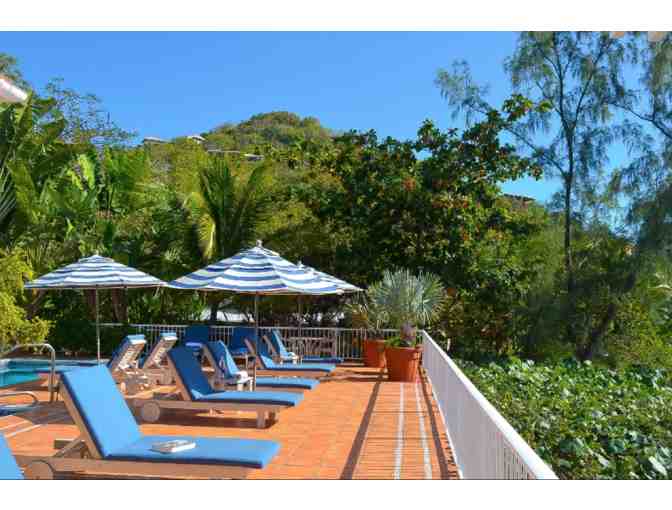 7 nights at Spectacular Beachfront Villa 'Vida de Mar' for up to 10 people