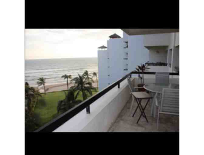 Acapulco! 4 Night Stay in a Beautiful 2 Bedroom Condo at Mayan Island Country Club