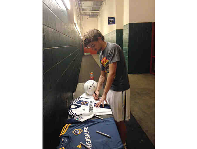 Galaxy jersey signed by One Direction members Louis Tomlinson, Niall Horan, and Liam Payne