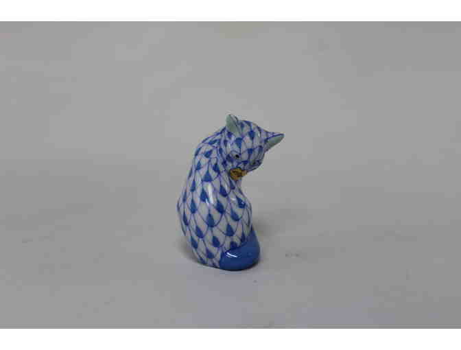 'Miniature Cat' Porcelain Cat Figurine in Fishnet Pattern by Herend
