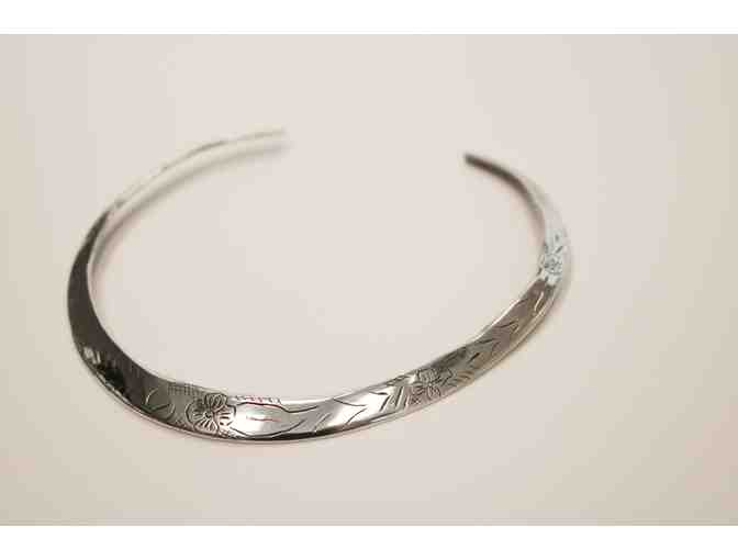 Sterling Silver Collar Necklace with Flower Design